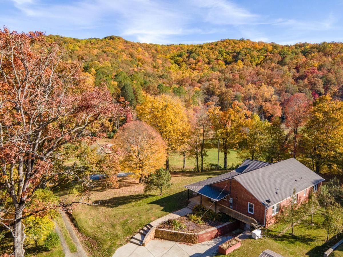 Trail-Ready Retreat Near Waterfalls W/ Hot Tub Villa Brevard Exterior photo