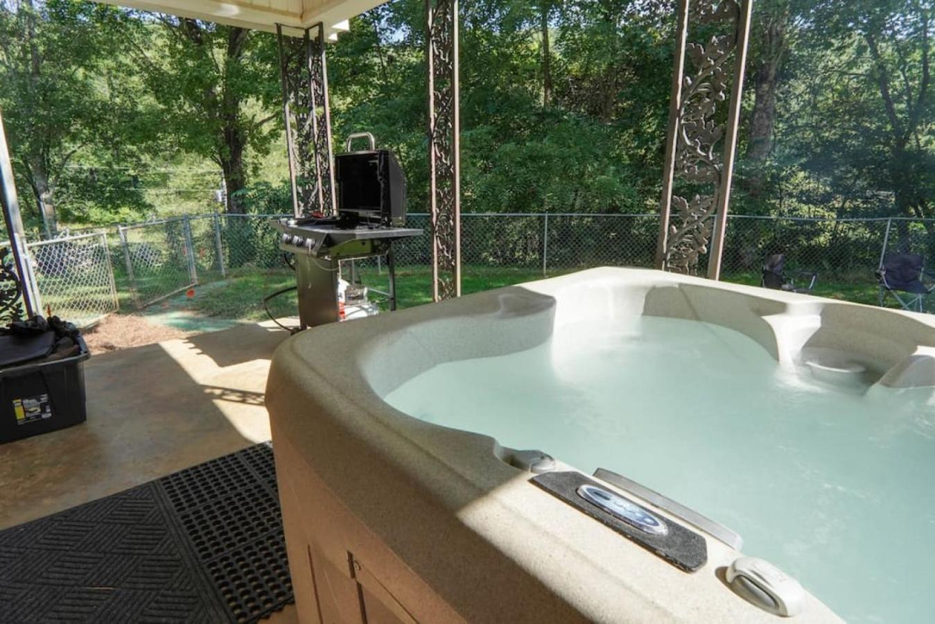 Trail-Ready Retreat Near Waterfalls W/ Hot Tub Villa Brevard Exterior photo